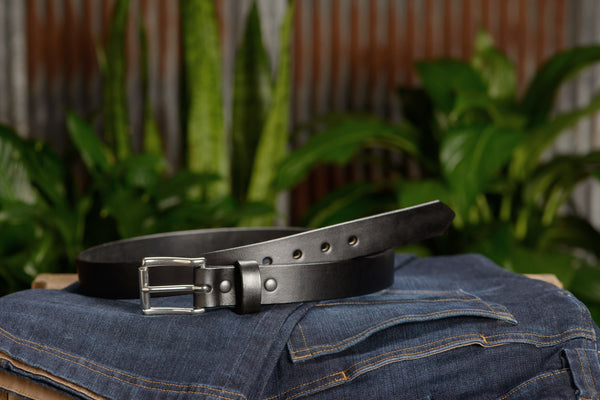 The Commander: Men's Black Non Stitched Leather Belt 1.25" - Amish Made Belts