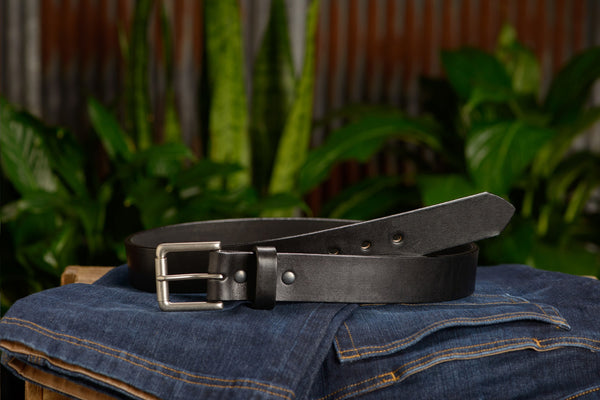 The Maverick: Black Non Stitched 1.50" - Amish Made Belts