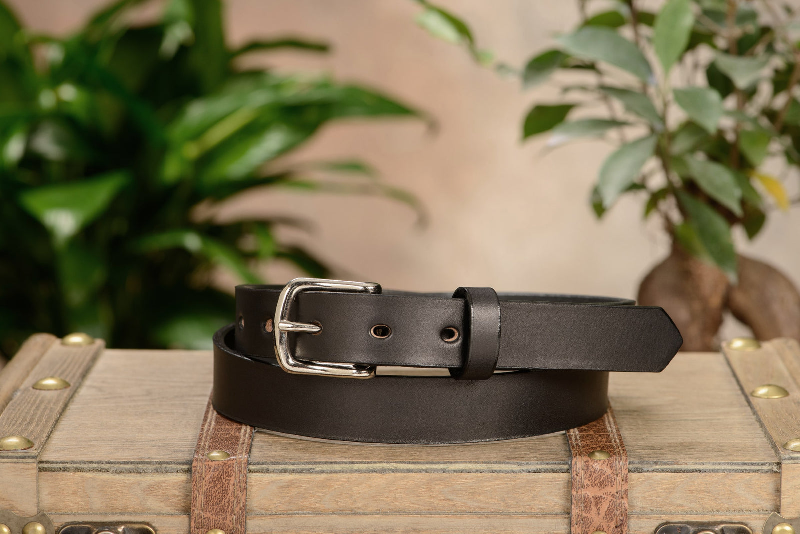 Men's Black Non Stitched Leather Belt Petite Width - The