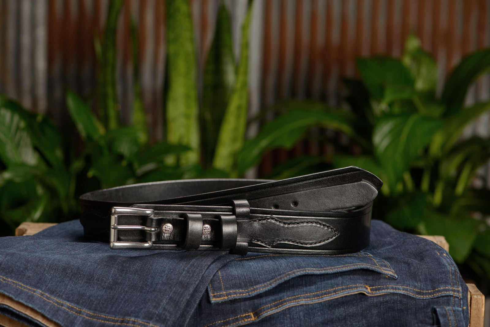 Mens Black Leather Ranger Belt with Creased Accent 1.75